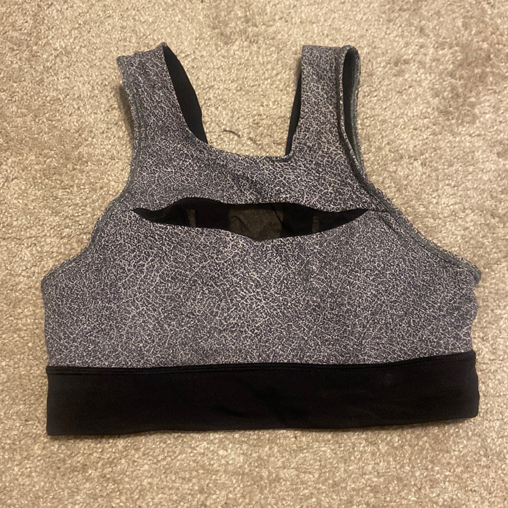 Lululemon sports bra